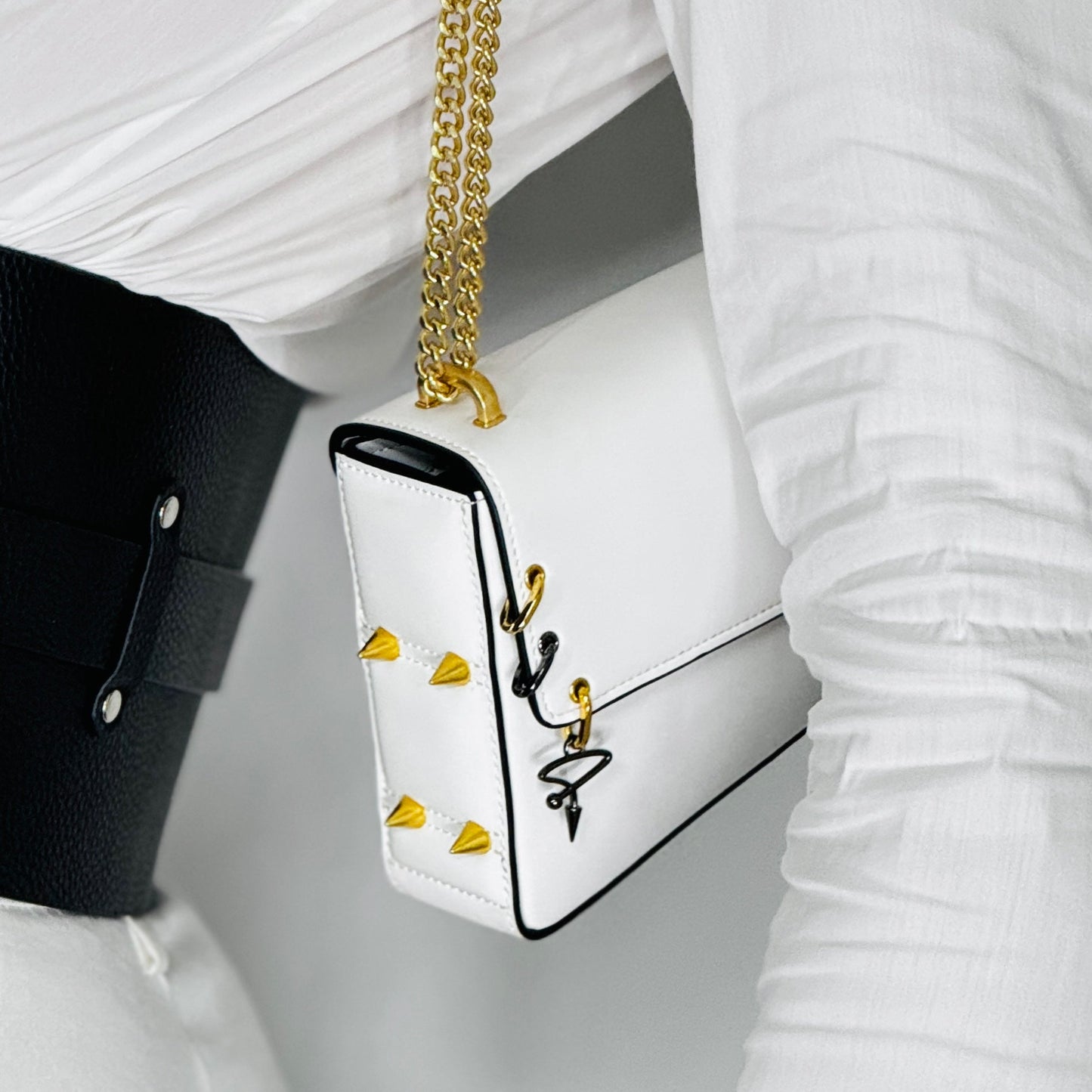 30H ASYMMETRICAL CHAIN BAG IN WHITE - Pimpinicchio New York