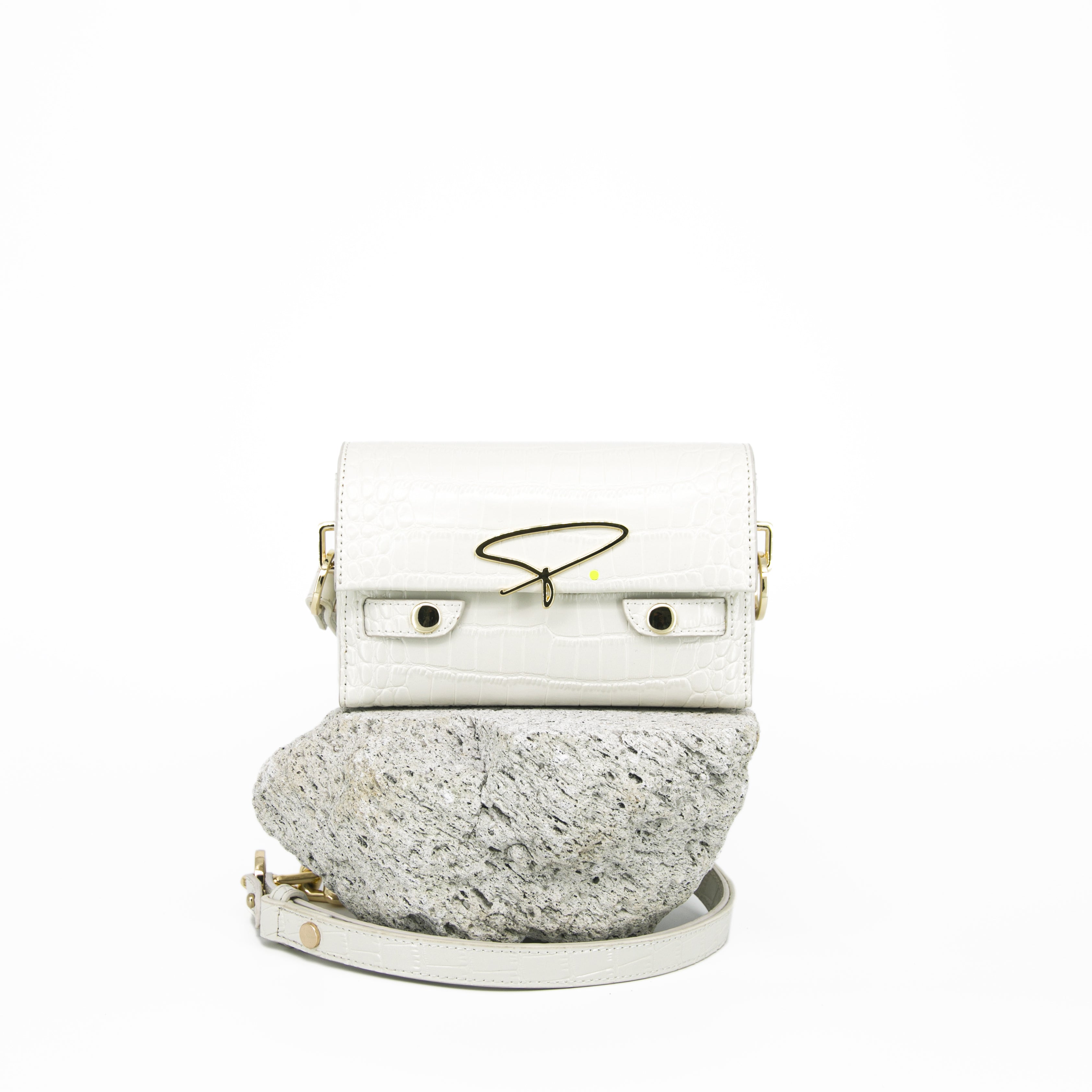 81W SIGNATURE CAMERA BAG IN WHITE