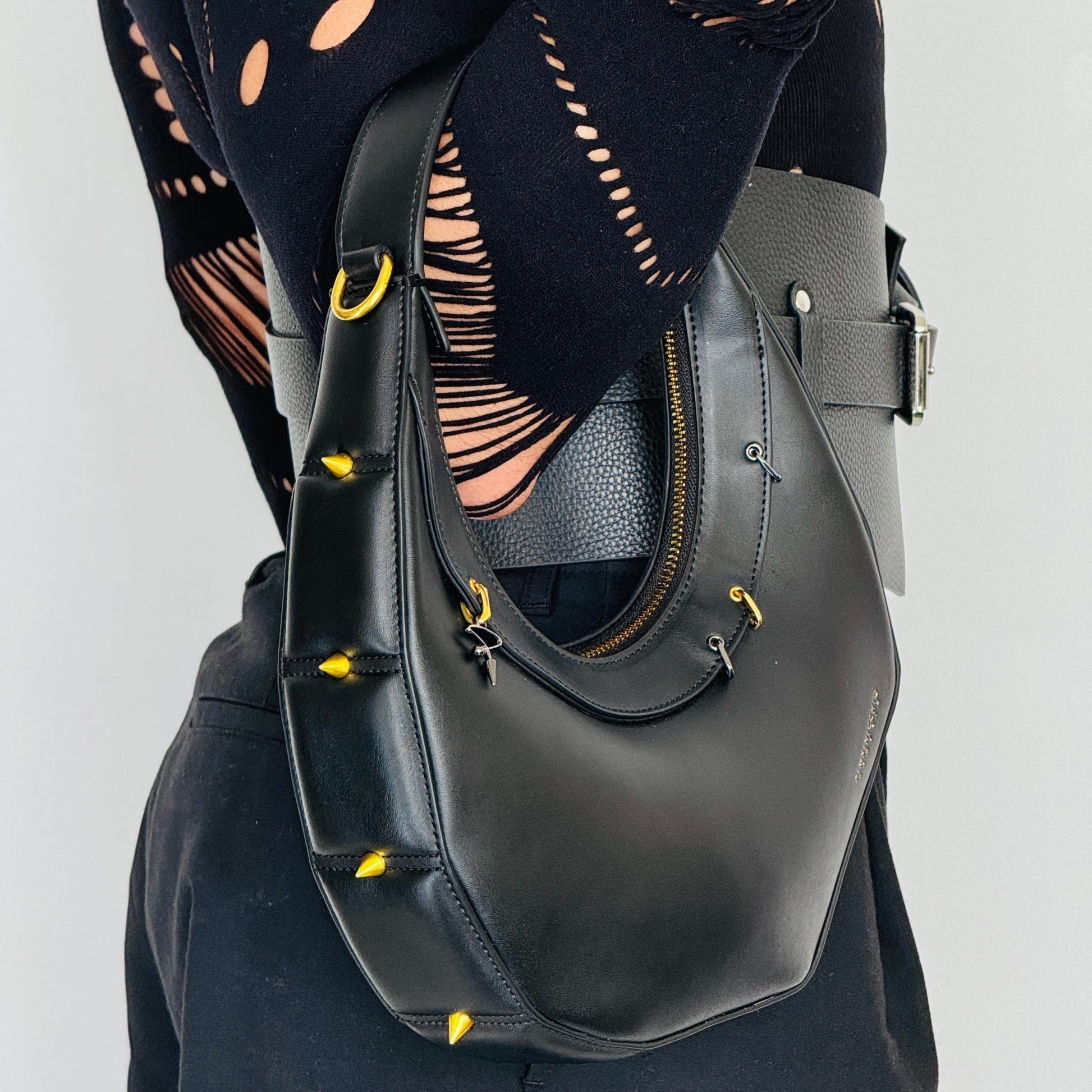 515W ASYMMETRICAL HOBO BAG IN BLACK - Pimpinicchio New York